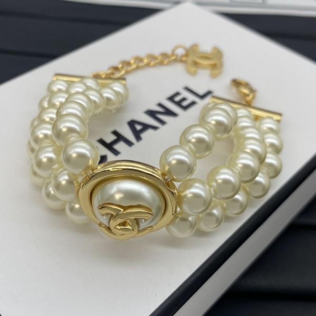 CHANEL コピー ブレスレット ロゴ お洒落度が一段アップする シャネル