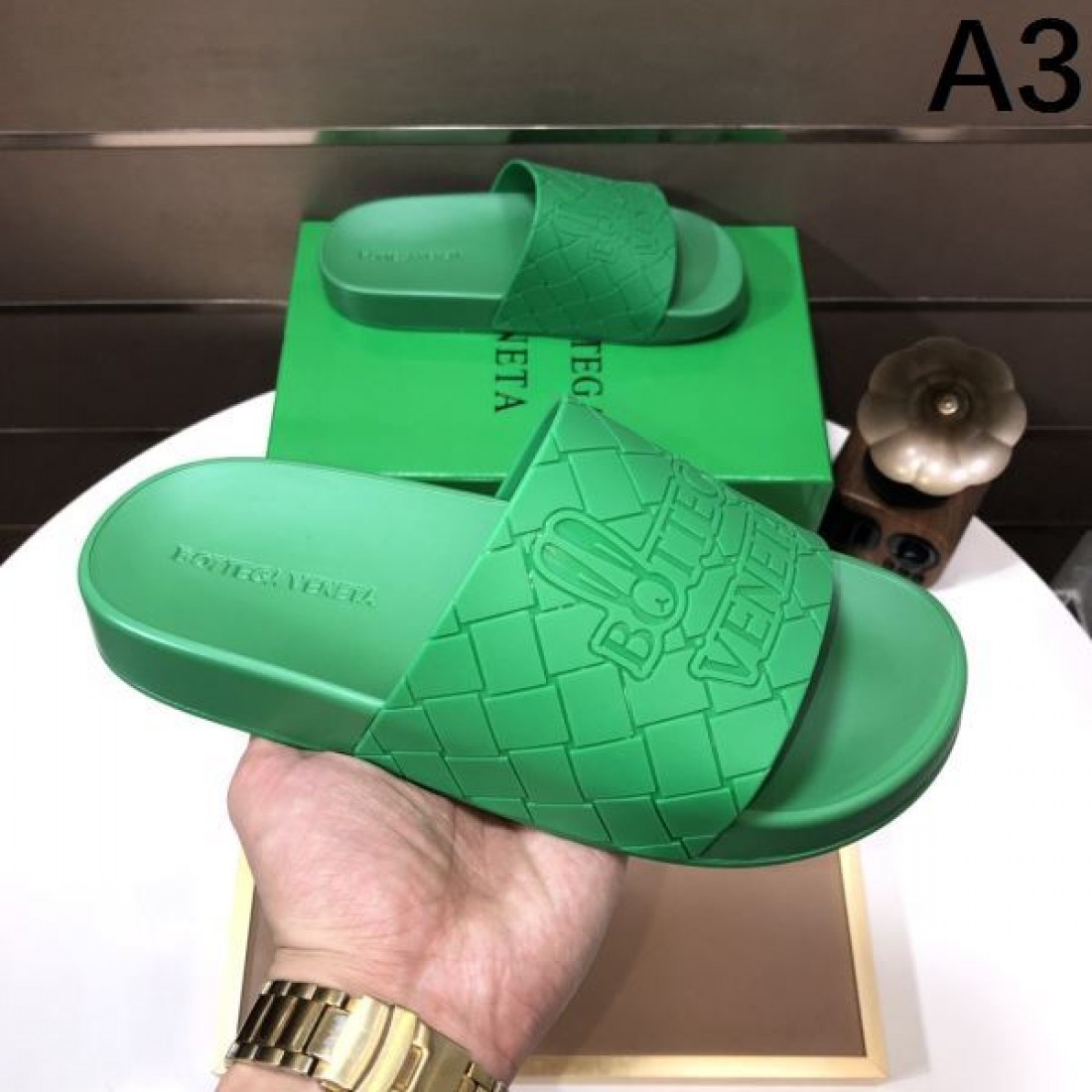 迷わずゲット BOTTEGA VENETA ボッテガヴェネタ コピー サンダル これは買い