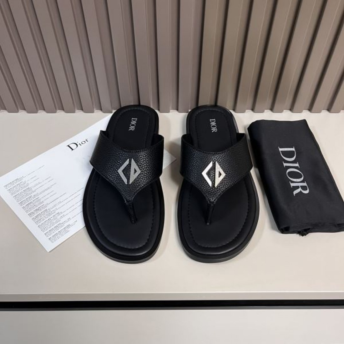 ムード漂う ディオール コピー サンダル 今っぽさをまとったDIOR