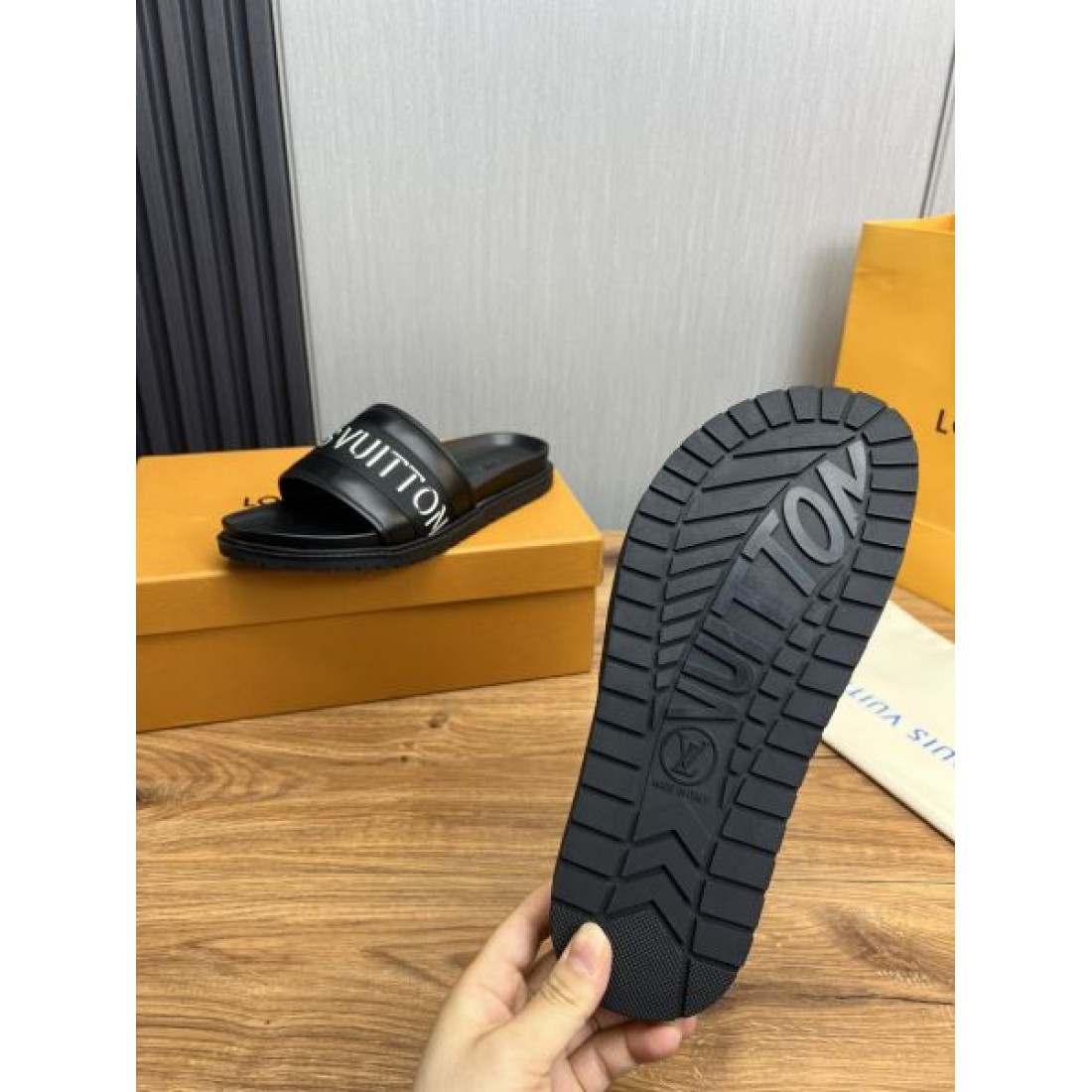 LOUIS VUITTON 夏らしく上品な ルイヴィトン コピー サンダル 人気爆発中