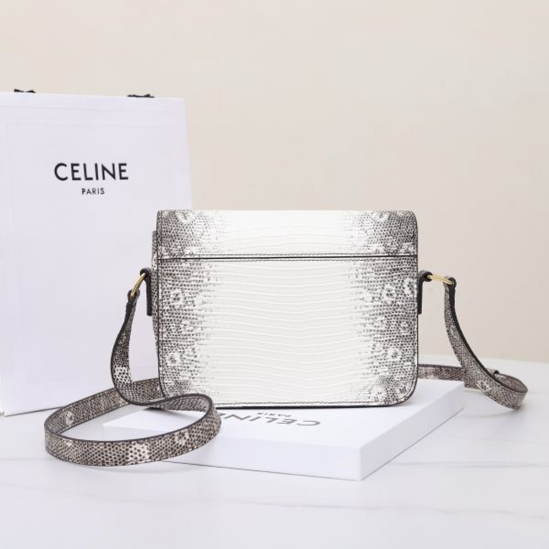 CELINE セリーヌ コピー ショルダーバッグ ミニマルで優雅な 洗練されたフォルム