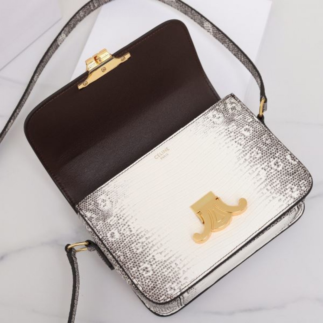 CELINE セリーヌ コピー ショルダーバッグ ミニマルで優雅な 洗練されたフォルム