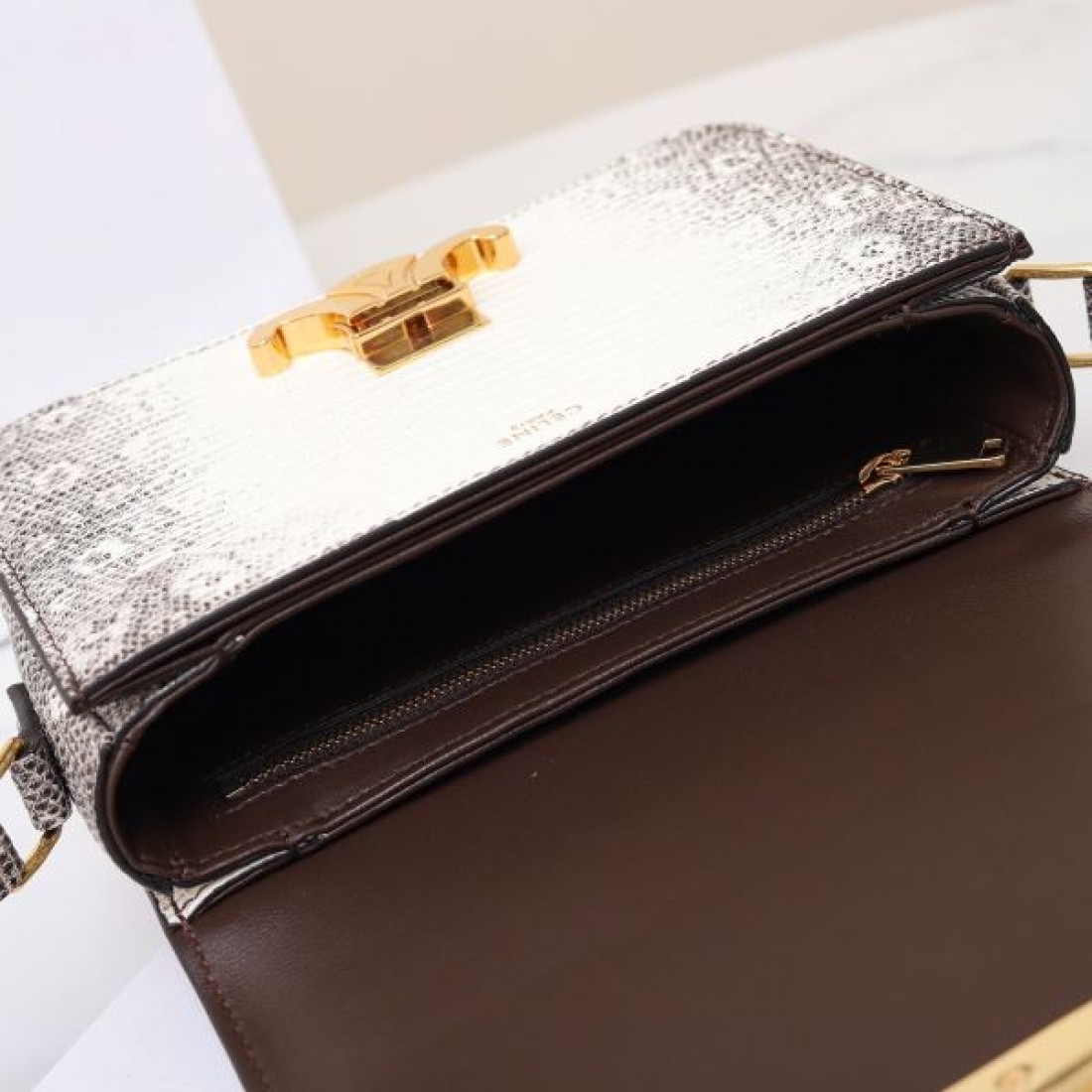 CELINE セリーヌ コピー ショルダーバッグ ミニマルで優雅な 洗練されたフォルム