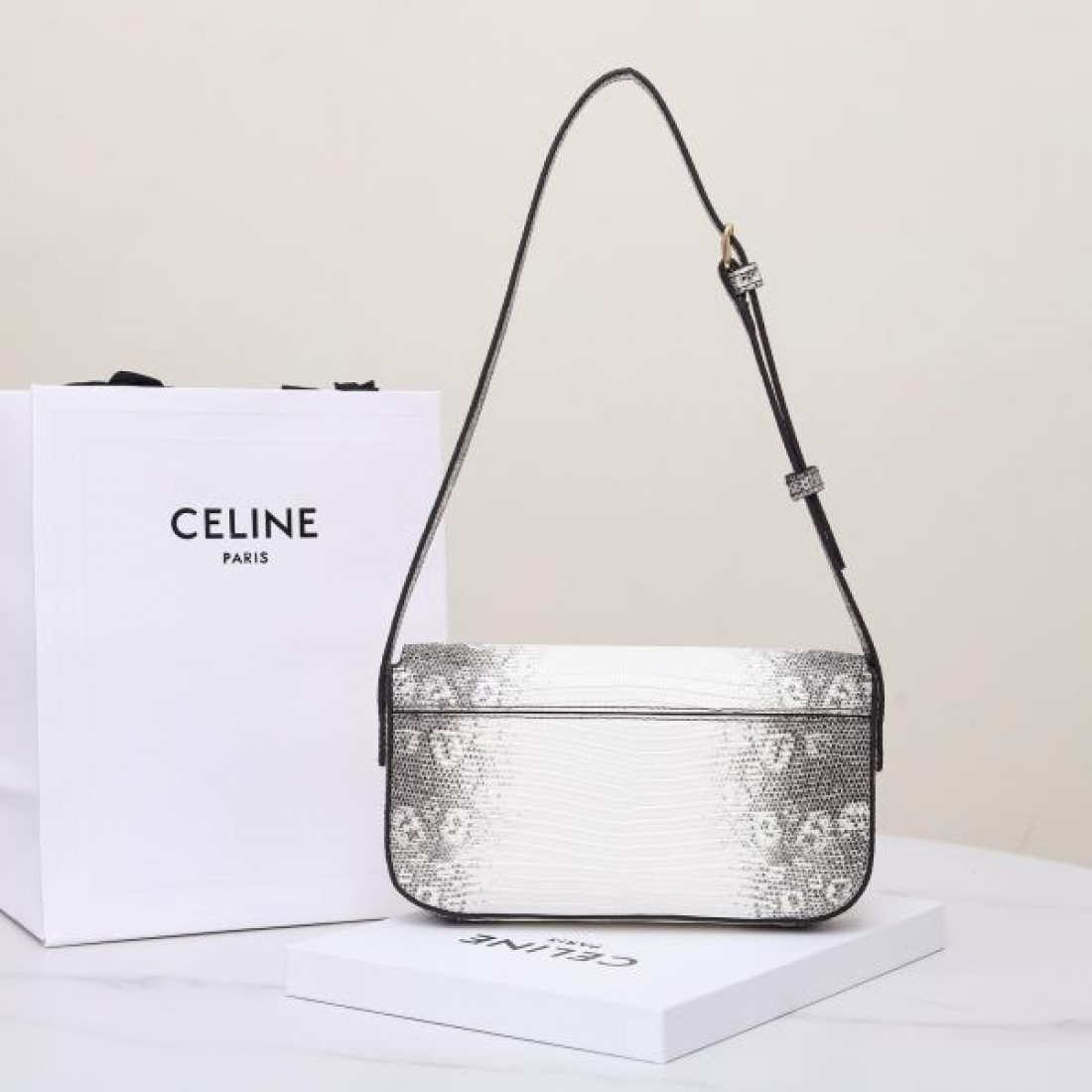 CELINE セリーヌ コピー ショルダーバッグ トレンド感溢れる カジュアルで上質な魅力