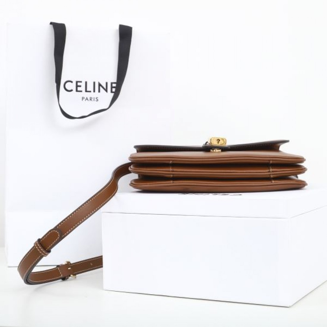 モダンで上質な質感 CELINE セリーヌ コピー ショルダーバッグ 洗練された印象