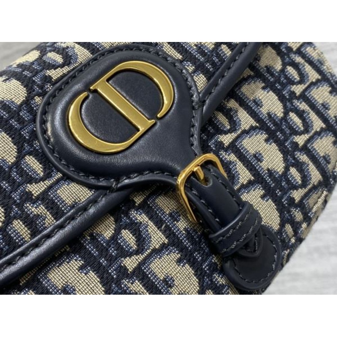 華やかでスマートな DIOR ディオール コピー ショルダーバッグ コンパクトな美学