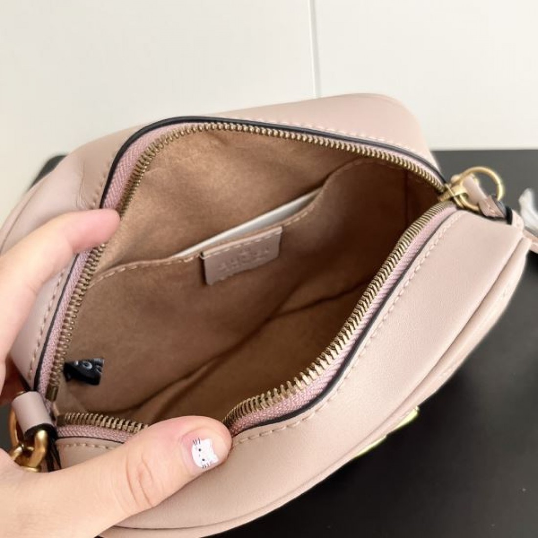 グッチ スーパーコピー ショルダーバッグ ロゴ フれからの季節 大活躍 GUCCI