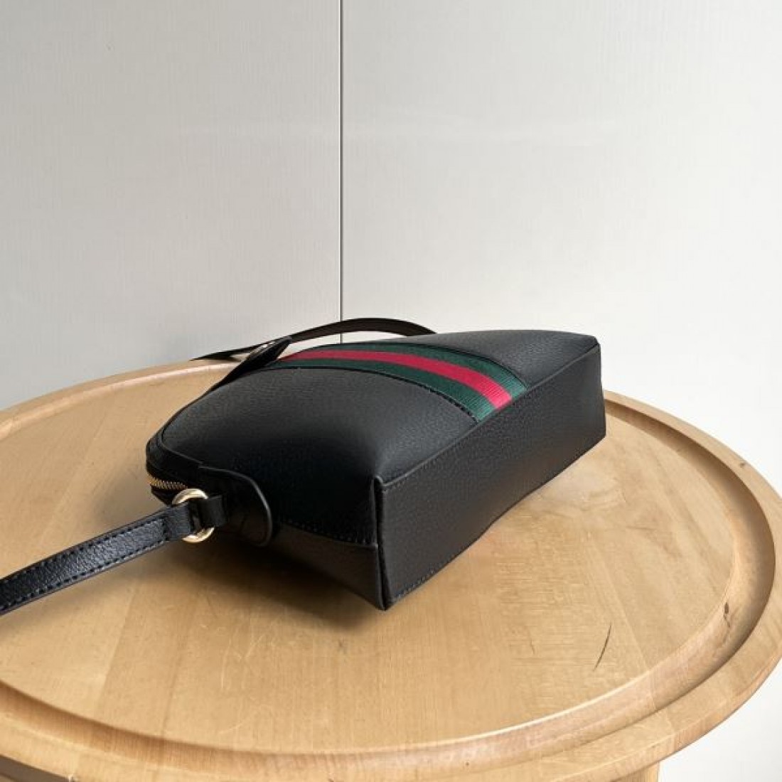 GUCCI スーパーコピー ショルダーバッグ ロゴ 今や定番アイテム好評品 グッチ