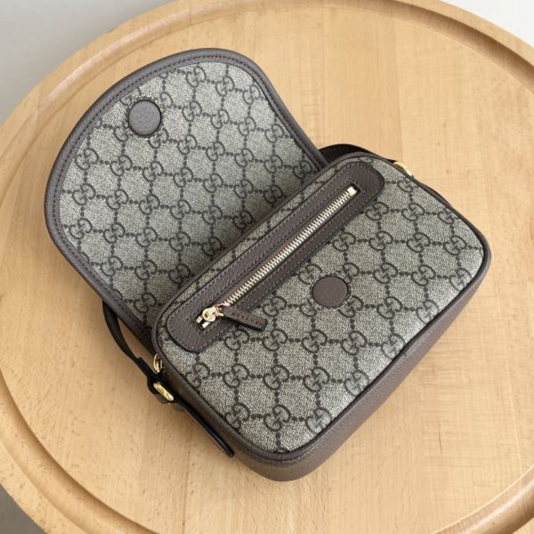 GUCCI スーパーコピー ショルダーバッグ ロゴ 雑誌も街も人気アイテム グッチ
