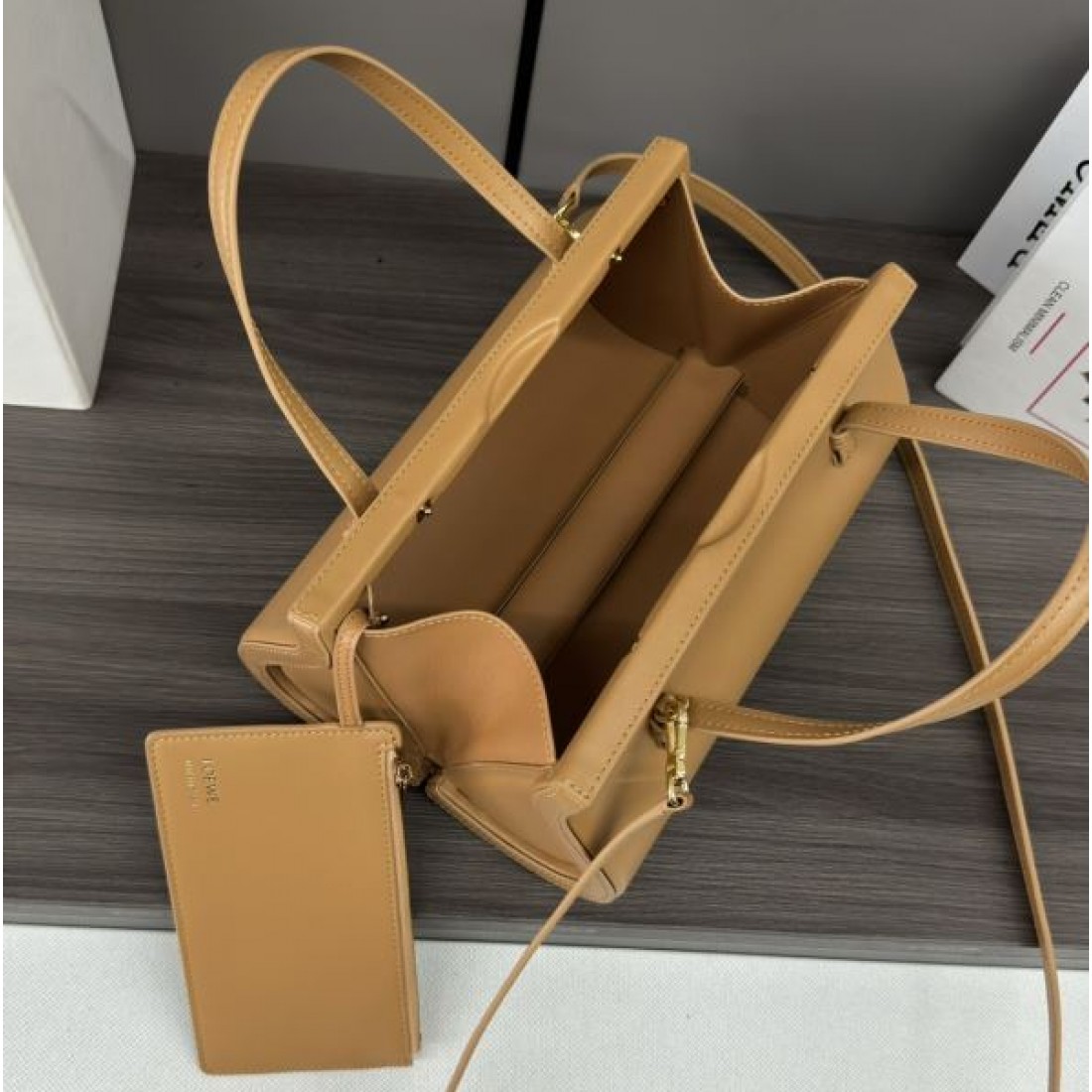 LOEWE スーパーコピー トートバッグ ロゴ  トレンドコーデが楽しめ ロエベ