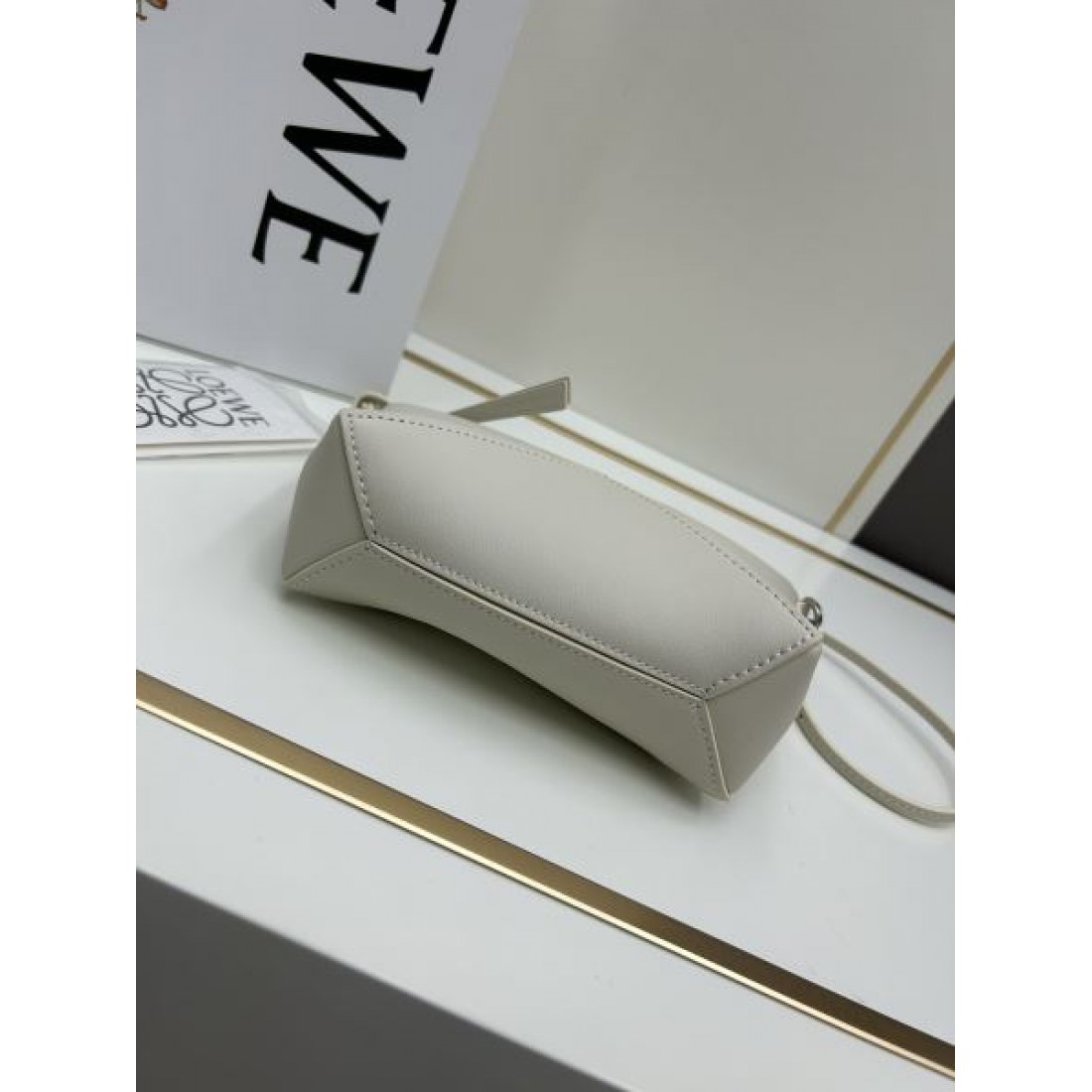 LOEWE コピー ショルダーバッグ ロゴ 人気が続行限定アイテム ロエベ