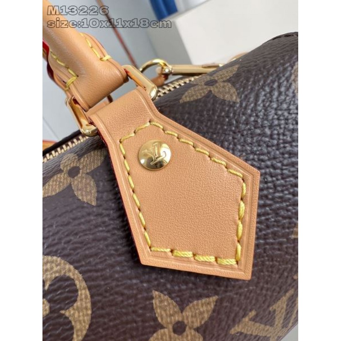 モダンで機能的な LOUIS VUITTON ルイヴィトン コピー トートバッグ 上品さ際立つ