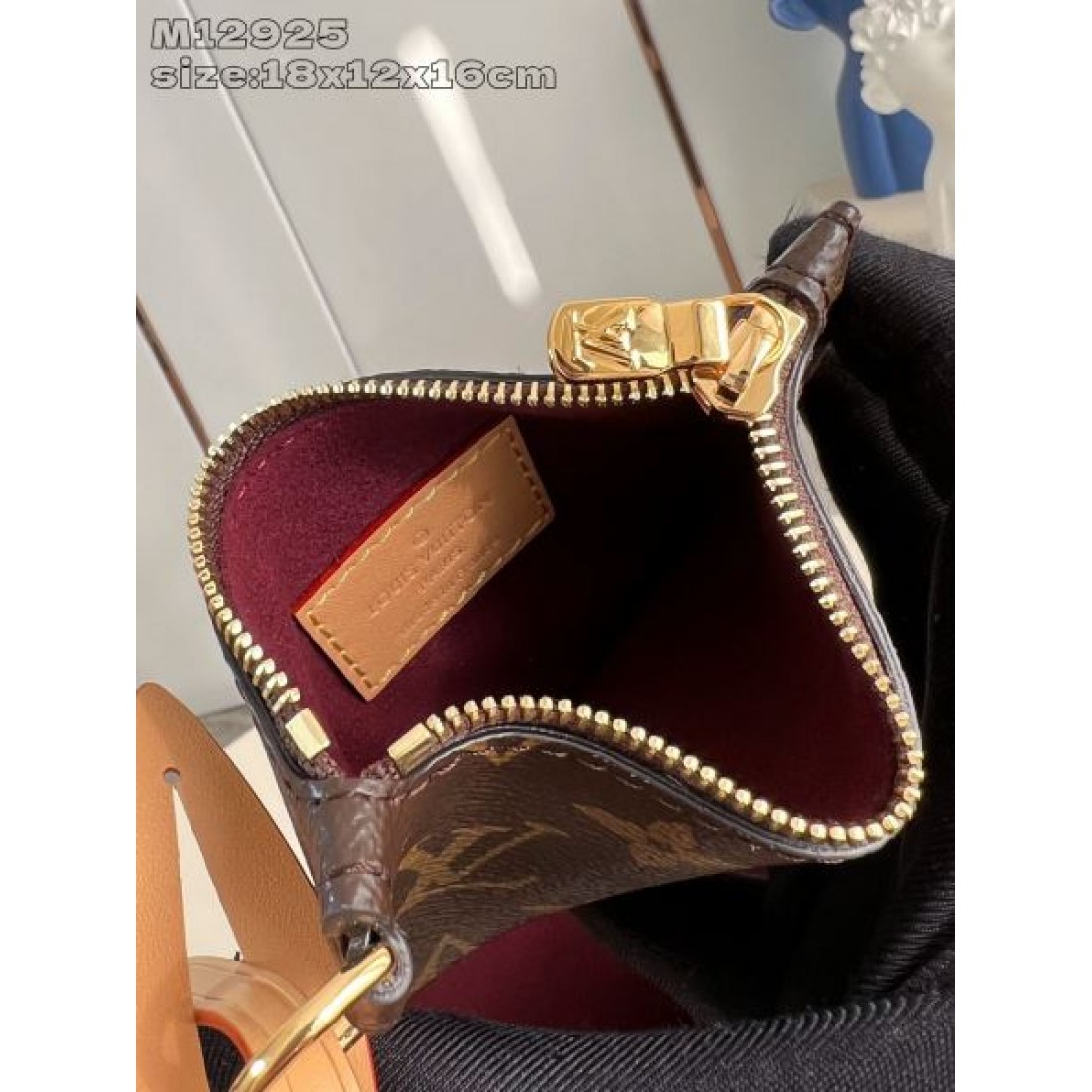 LOUIS VUITTON ルイヴィトン コピー ショルダーバッグ 都会的でスタイリッシュな魅力