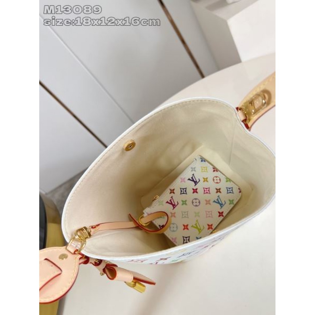 LOUIS VUITTON ルイヴィトン コピー ショルダーバッグ クラシカルで気品漂うデザイン