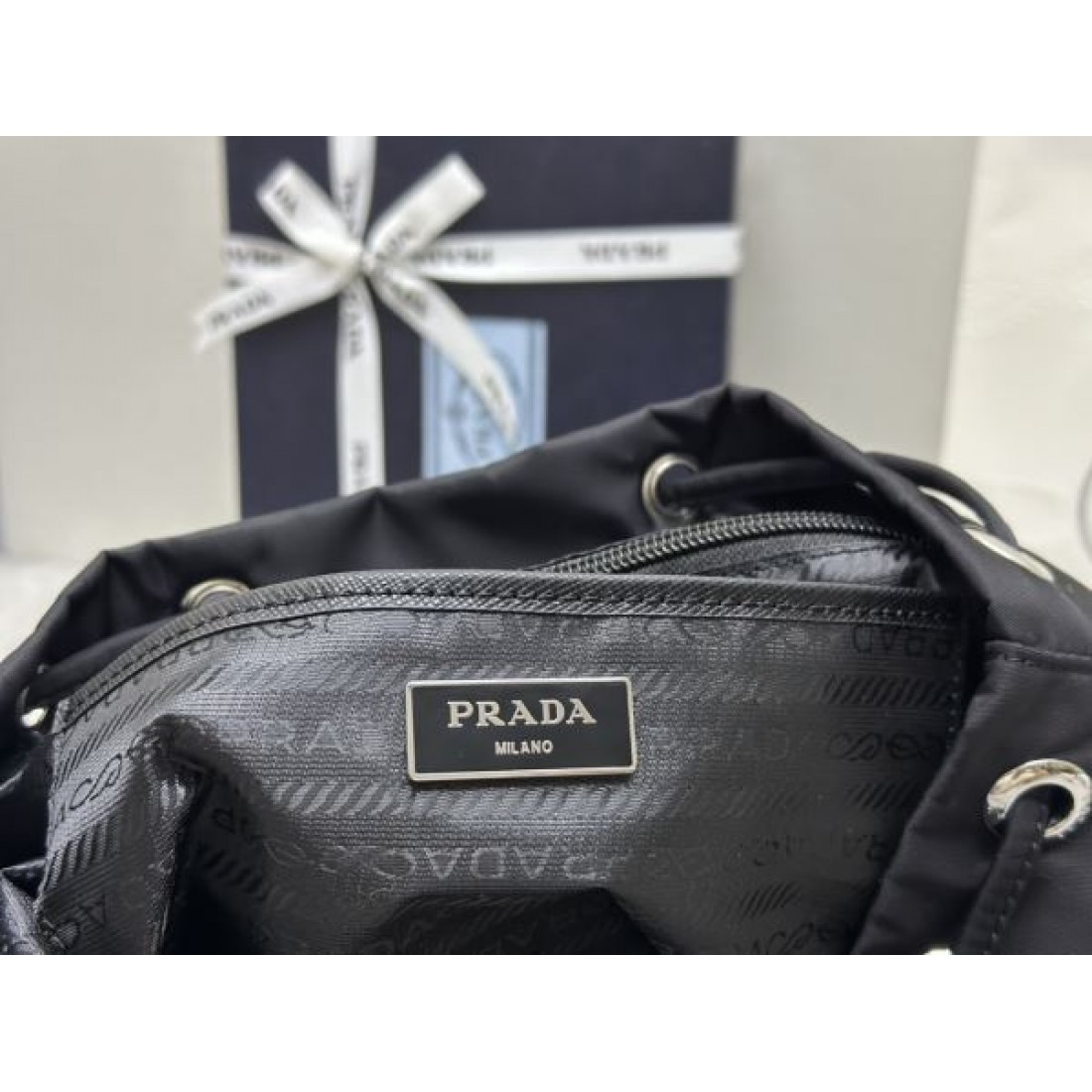 PRADA コピー バックパック ロゴ 目が離せない冬季新作 プラダ