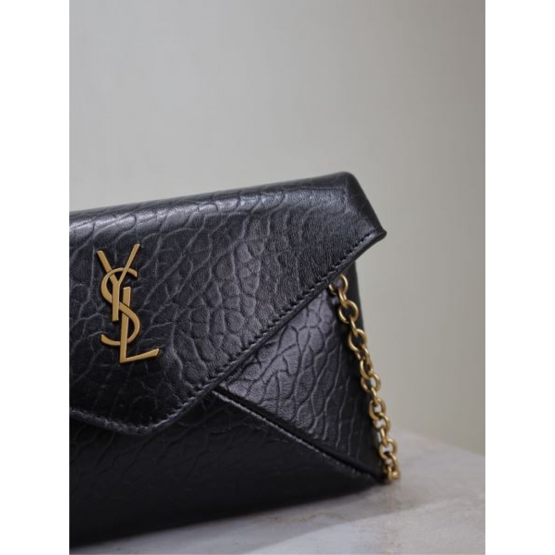 イヴ サンローラン コピー ショルダーバッグ 一枚でお洒落 SAINT LAURENT