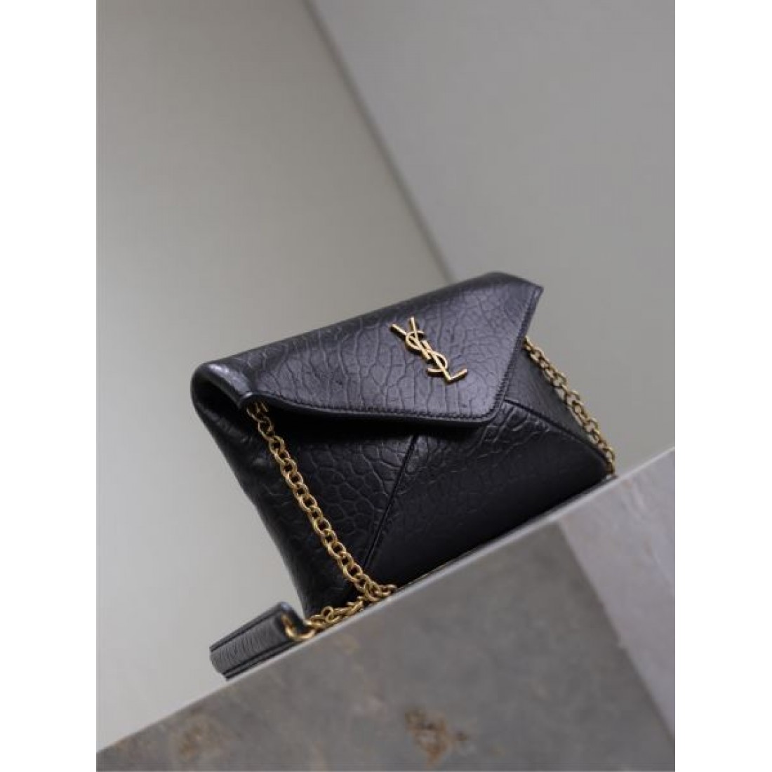 イヴ サンローラン コピー ショルダーバッグ 一枚でお洒落 SAINT LAURENT