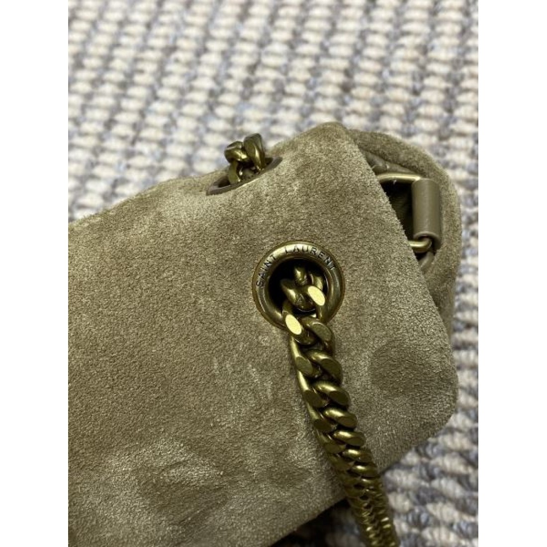 優雅さ溢れる YSL イヴ サンローラン コピー ショルダーバッグ 洗練された魅力