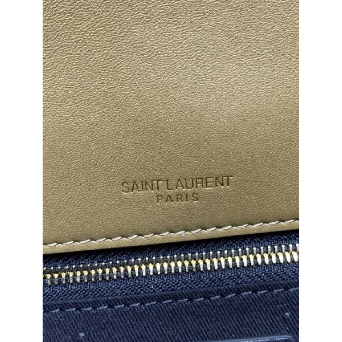 優雅さ溢れる YSL イヴ サンローラン コピー ショルダーバッグ 洗練された魅力