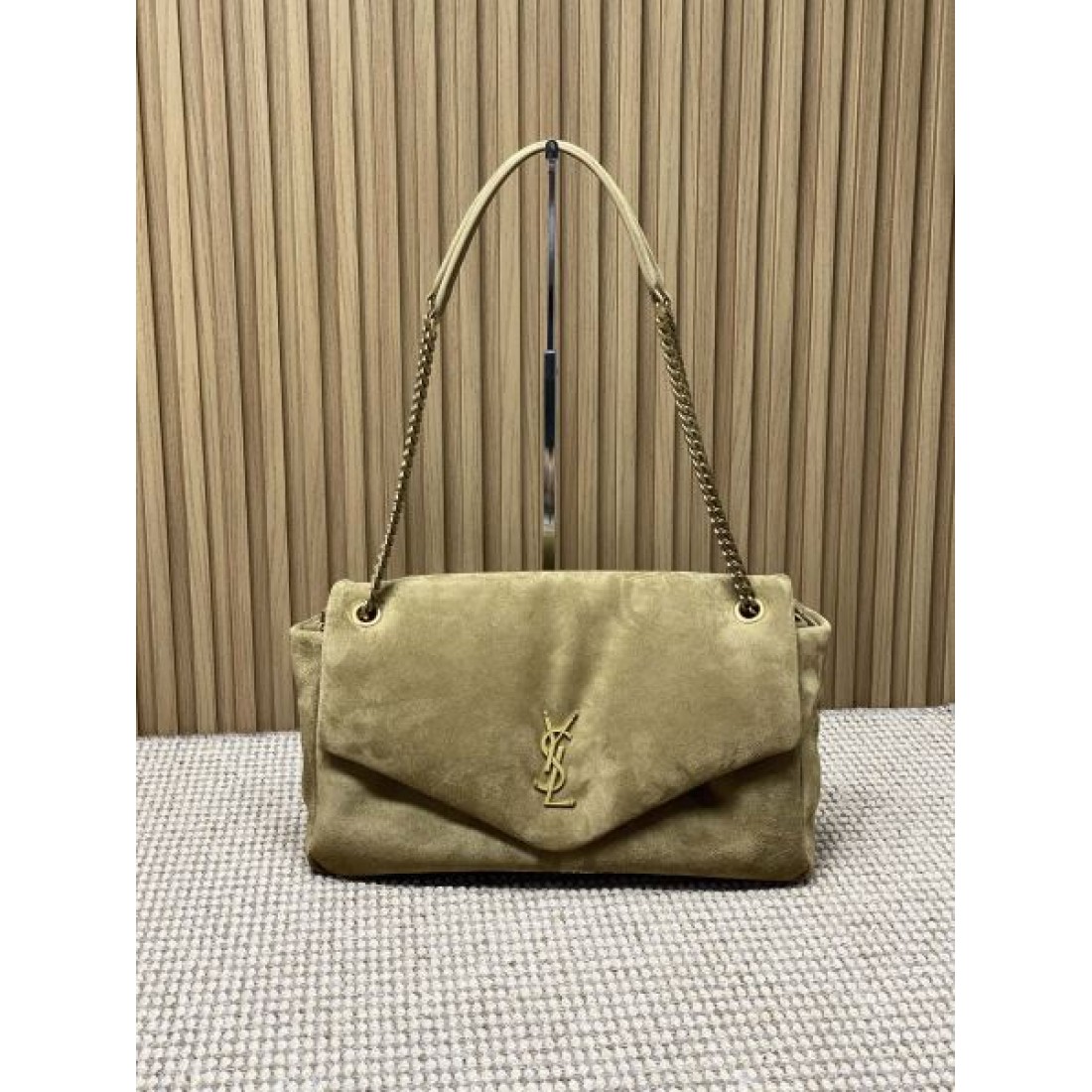 YSL イヴ サンローラン コピー ショルダーバッグ モダンでエレガントなスタイル
