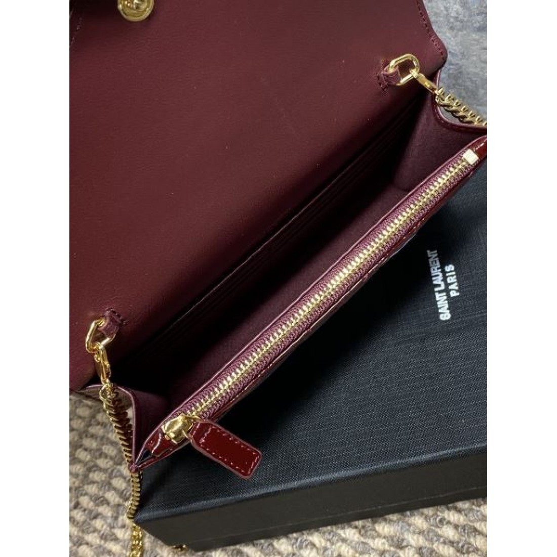 都会的でスタイリッシュなYSL イヴ サンローラン コピー ショルダーバッグ
