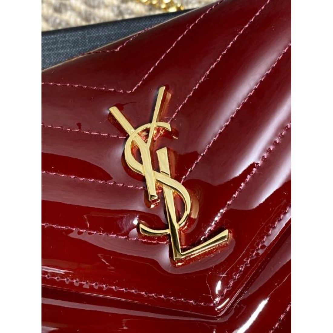 都会的でスタイリッシュなYSL イヴ サンローラン コピー ショルダーバッグ