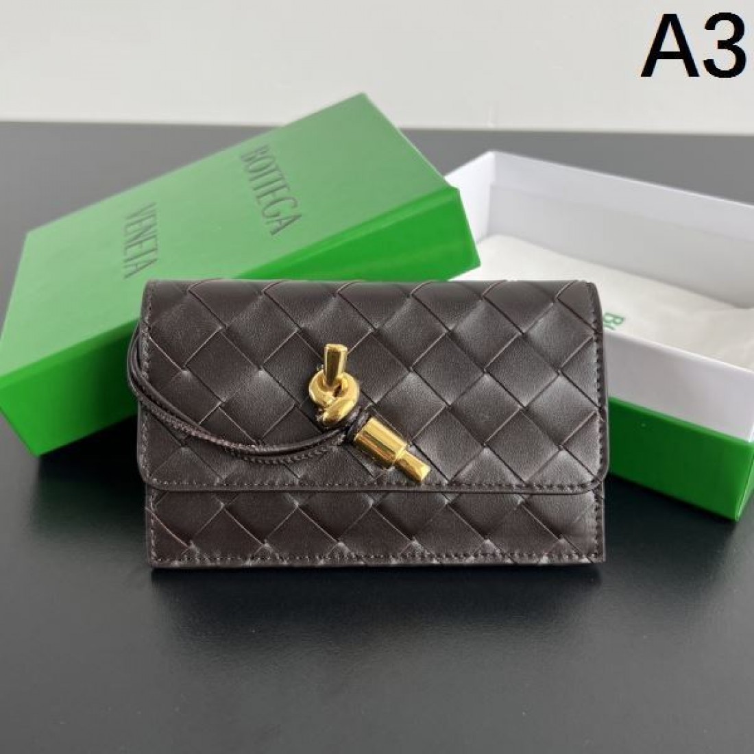 エレガントでクラシックな BOTTEGA VENETA ボッテガヴェネタ コピー 長財布