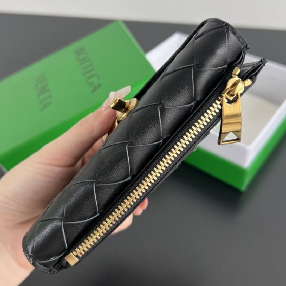 エレガントでクラシックな BOTTEGA VENETA ボッテガヴェネタ コピー 長財布