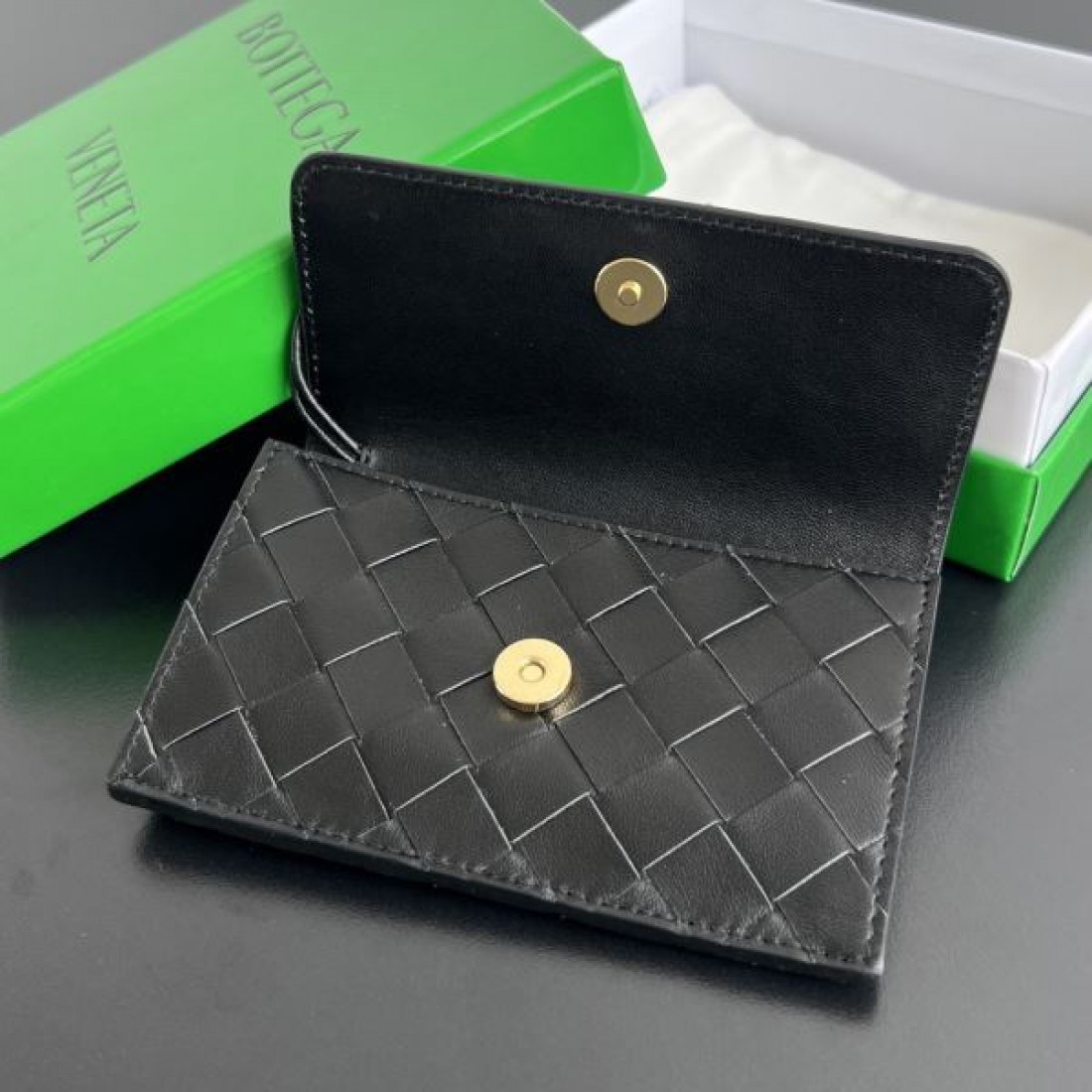 エレガントでクラシックな BOTTEGA VENETA ボッテガヴェネタ コピー 長財布