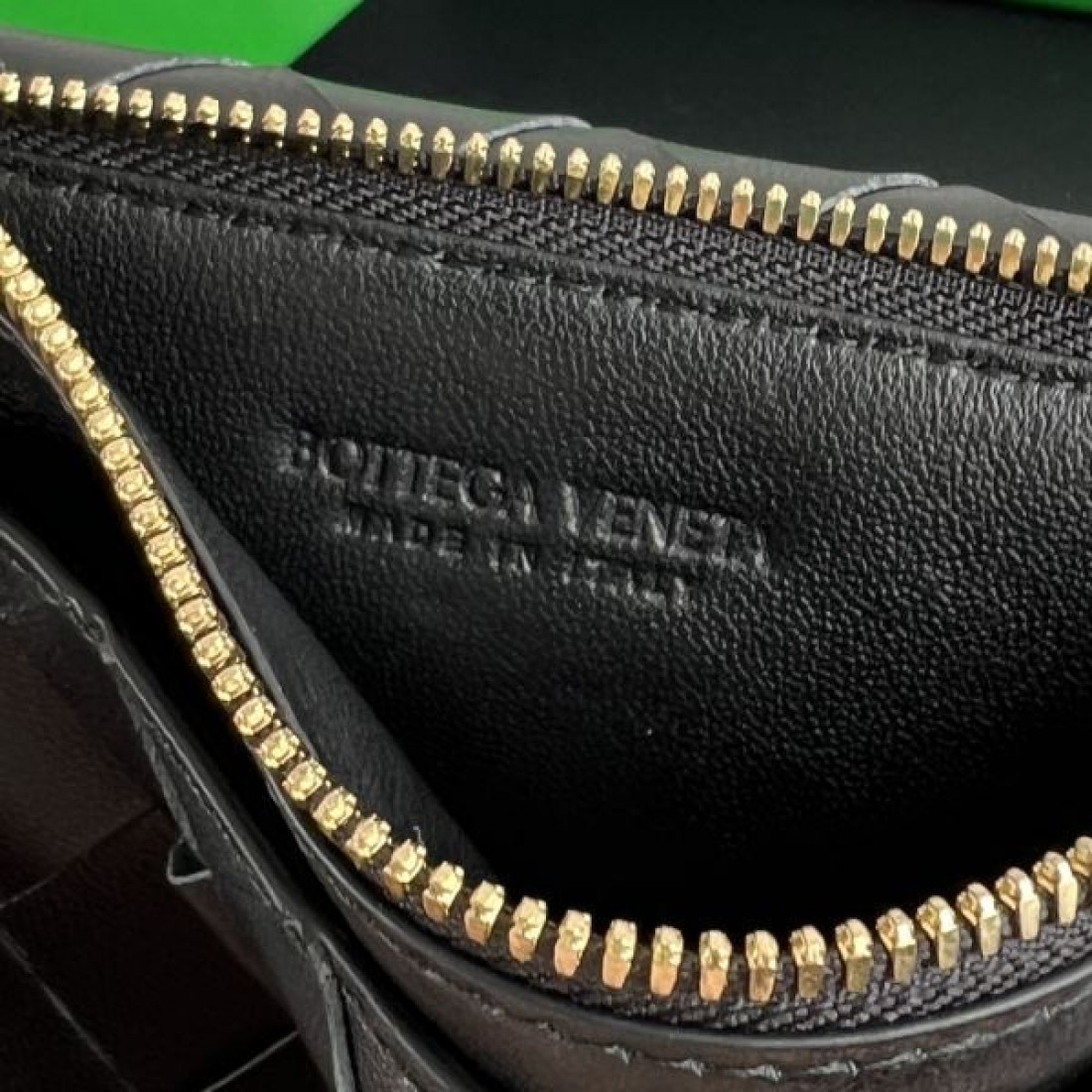 エレガントでクラシックな BOTTEGA VENETA ボッテガヴェネタ コピー 長財布