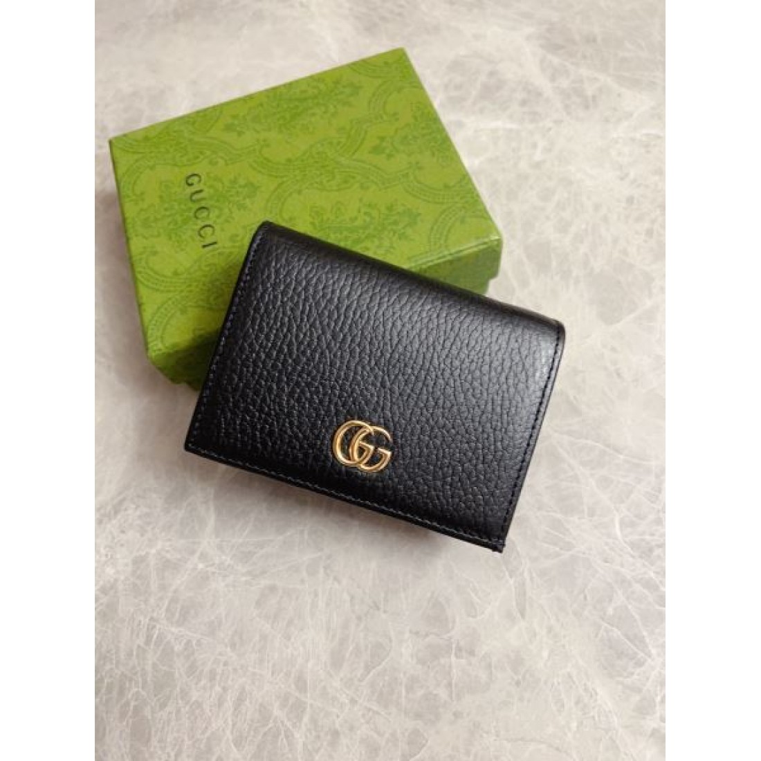エレガントで落ち着いた GUCCI グッチ コピー 二つ折り財布 スマートな