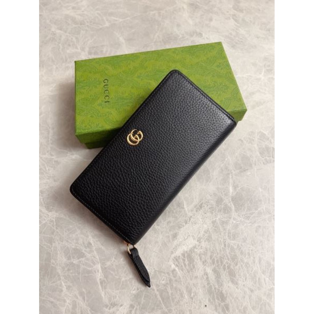 軽やかで実用的な GUCCI グッチ コピー 長財布 シンプルな高級感