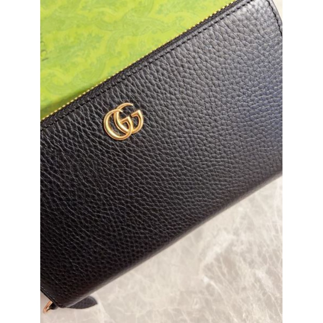 軽やかで実用的な GUCCI グッチ コピー 長財布 シンプルな高級感