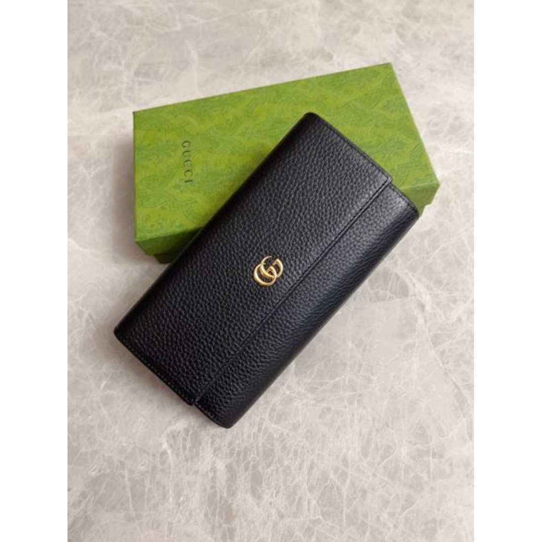 スタイリッシュで実用的な GUCCI グッチ コピー 長財布 高級感ある