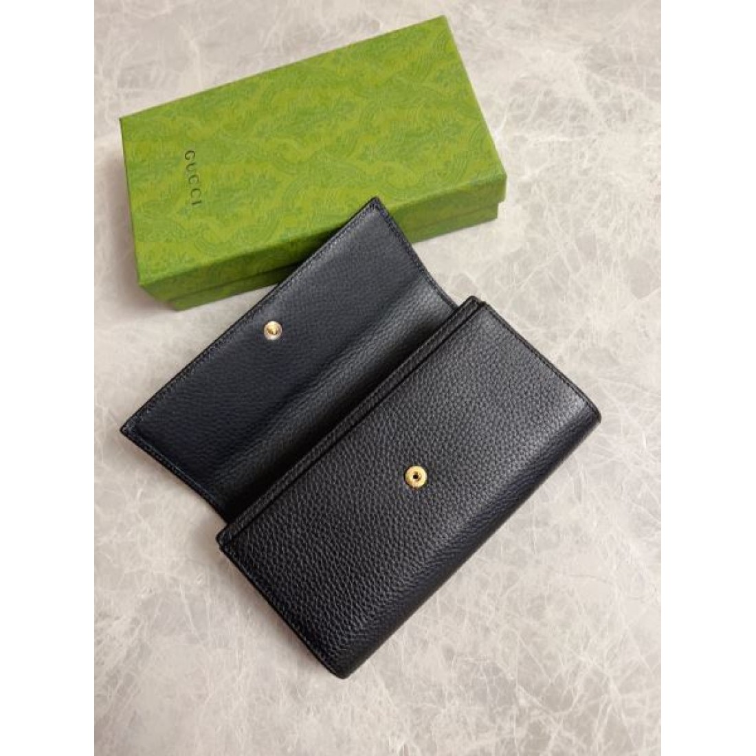 スタイリッシュで実用的な GUCCI グッチ コピー 長財布 高級感ある 