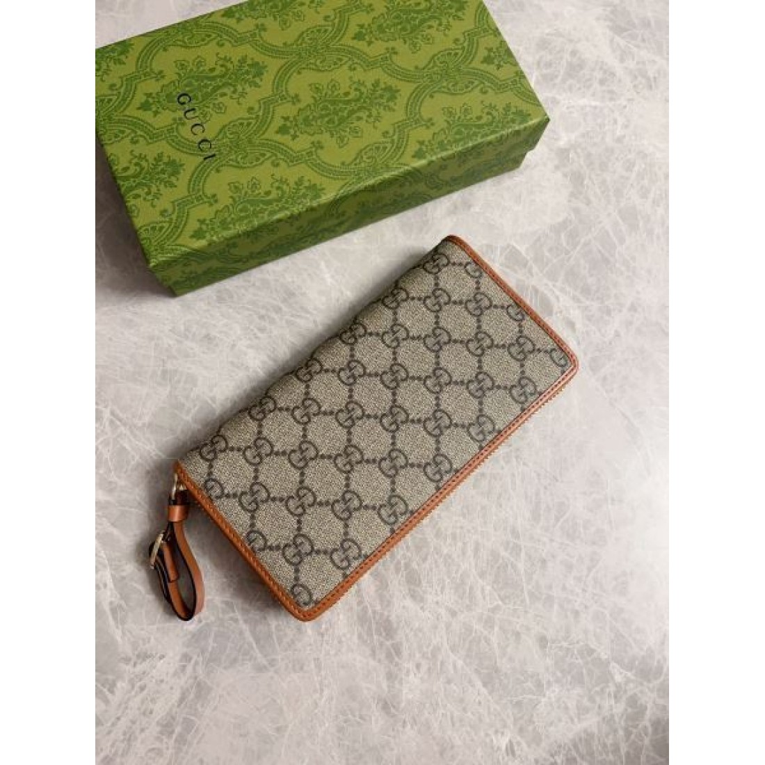 GUCCI グッチ コピー 長財布 洗練された軽やかな印象と上質な素材感