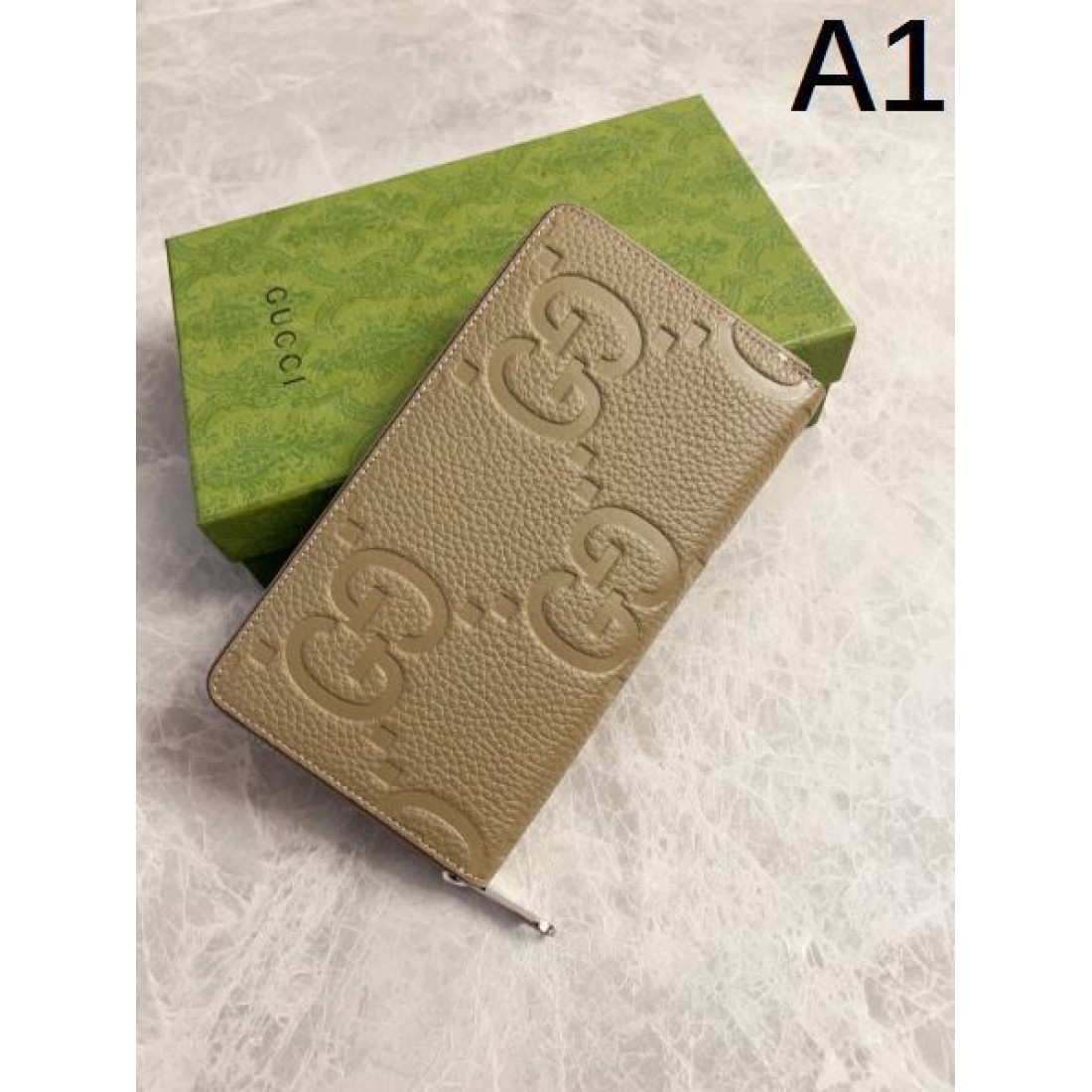 スリムで高機能な GUCCI グッチ コピー 長財布 上品な印象