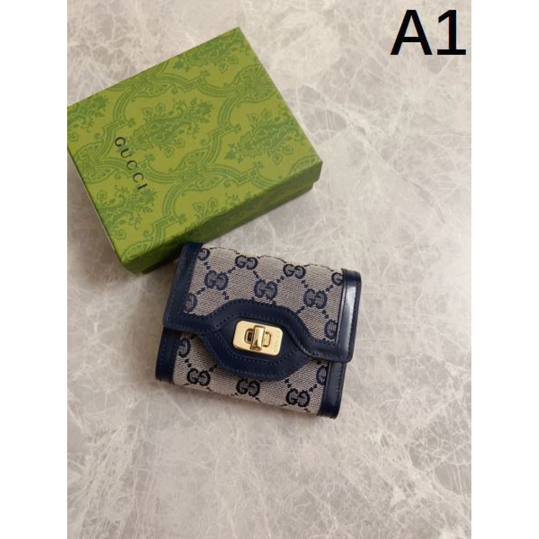 高級感と実用性を兼ね備えた GUCCI グッチ コピー 三つ折り財布