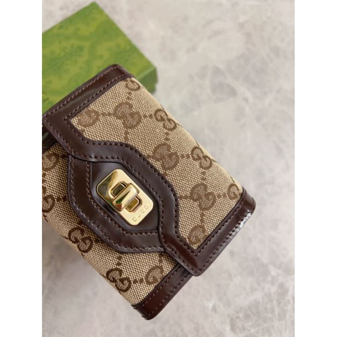 高級感と実用性を兼ね備えた GUCCI グッチ コピー 三つ折り財布 