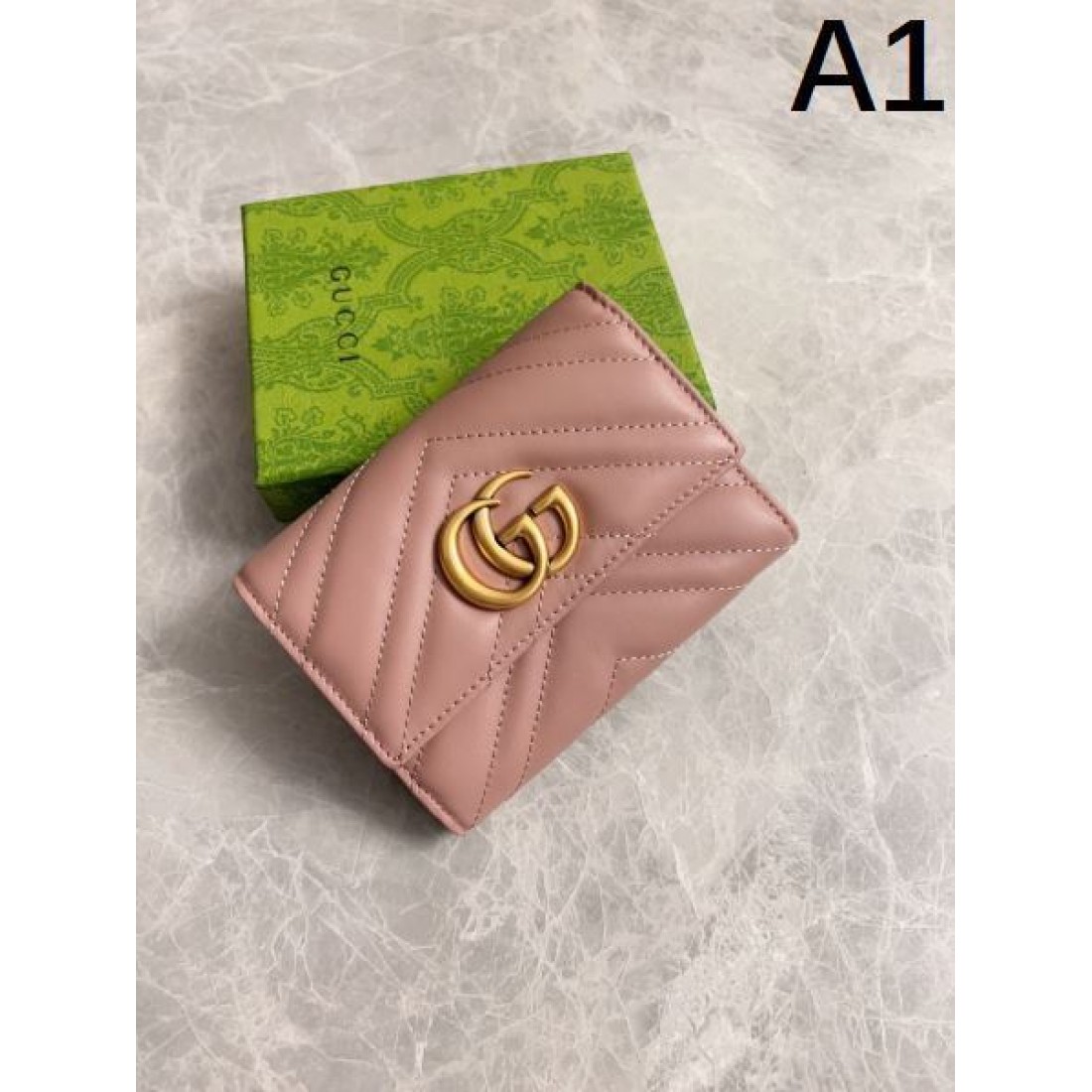 クラシックで落ち着いた GUCCI グッチ コピー 三つ折り財布