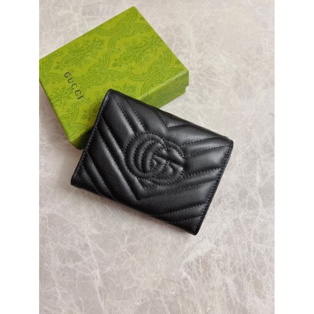 クラシックで落ち着いた GUCCI グッチ コピー 三つ折り財布