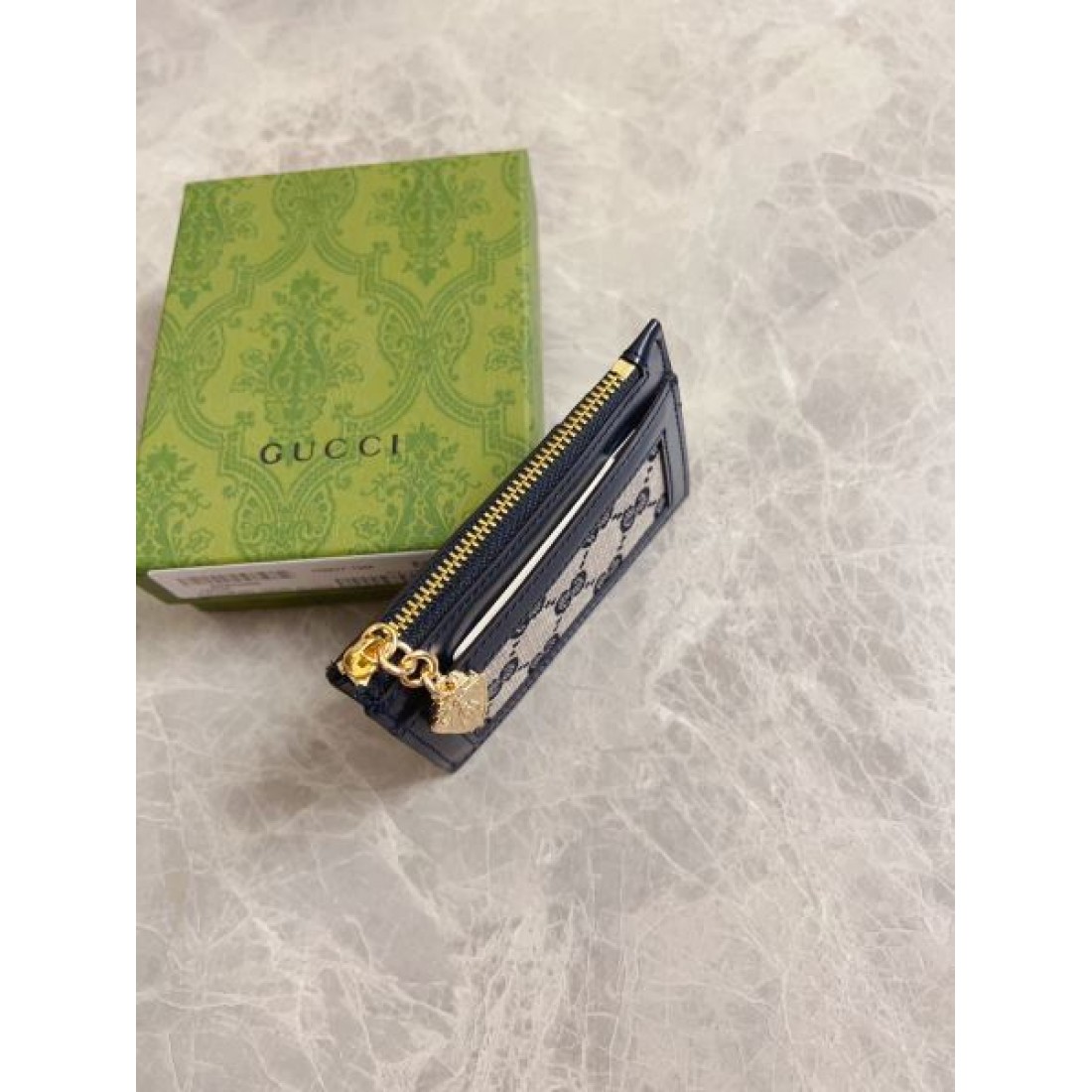 洗練された印象の GUCCI グッチ コピー カードケース スリムで軽快な