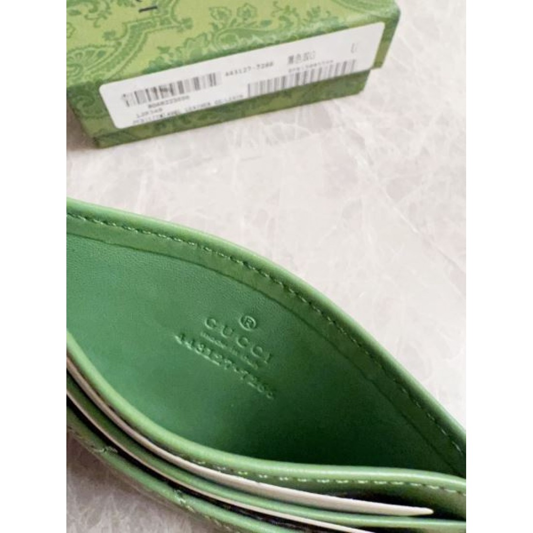 ミニマルで高級感ある GUCCI グッチ コピー カードケース 大人の雰囲気