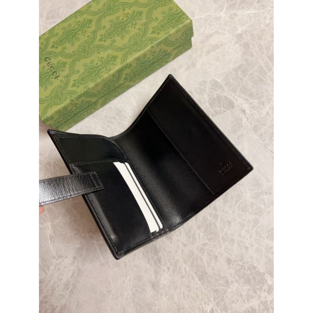 GUCCI グッチ コピー カードケース 実用的で都会的なモダンデザイン