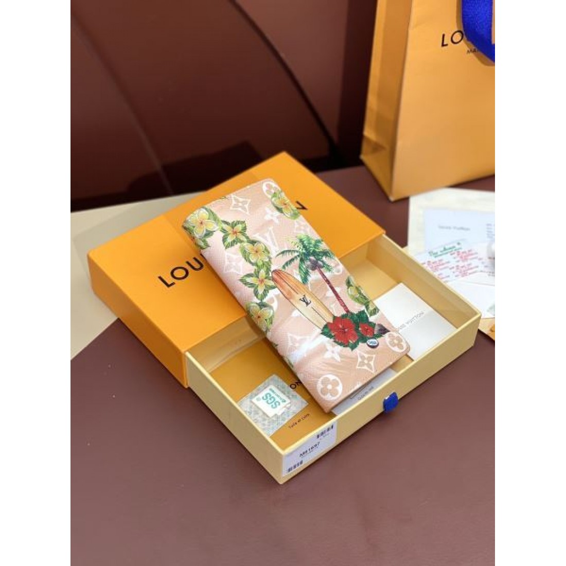 LOUIS VUITTON ルイヴィトン コピー 長財布 モダンで落ち着いた