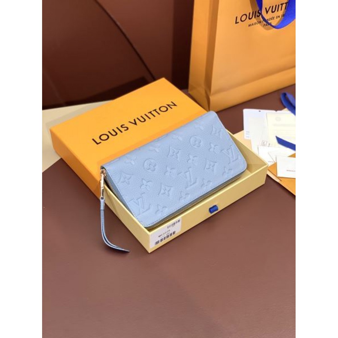 スタイリッシュで知的な印象 LOUIS VUITTON ルイヴィトン コピー 長財布