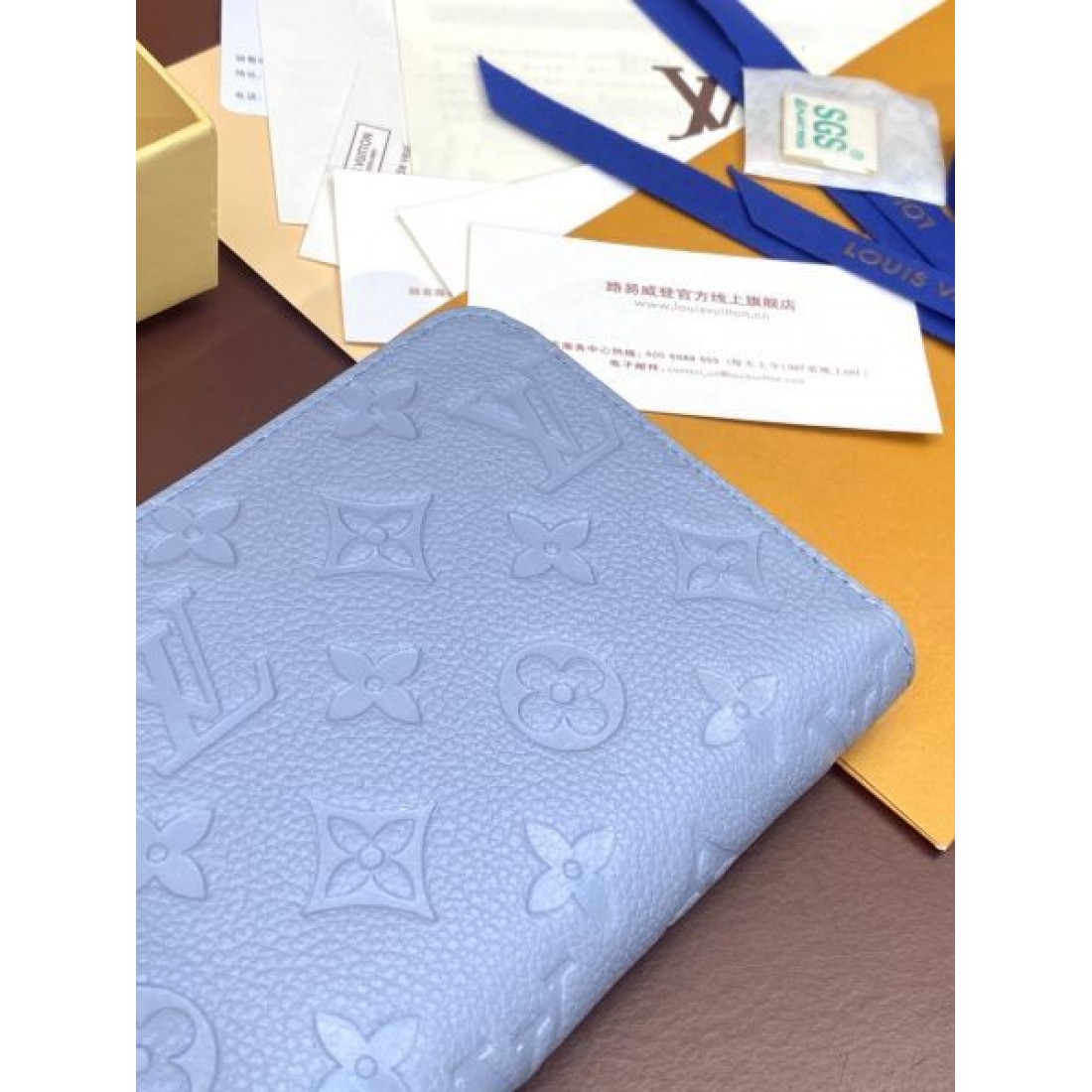  スタイリッシュで知的な印象 LOUIS VUITTON ルイヴィトン コピー 長財布