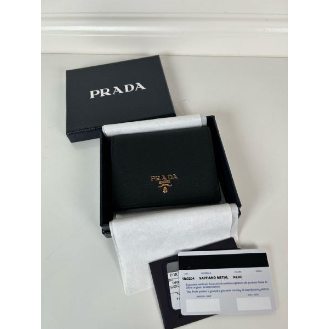 PRADA プラダ コピー 二つ折り財布 洗練された柔らかい印象と実用性