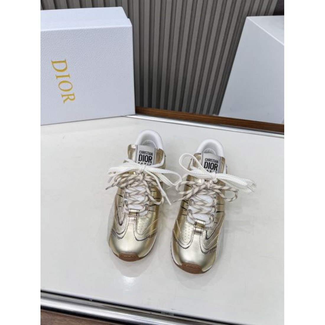 都会感ただよう DIOR ディオール コピー スニーカー が注目