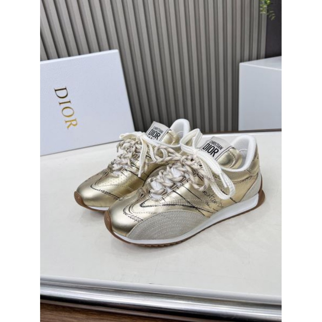 都会感ただよう DIOR ディオール コピー スニーカー が注目